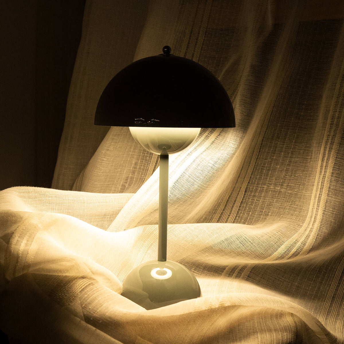 Cordless Table Lamp – LED – Modern – Polycarbonate & Steel