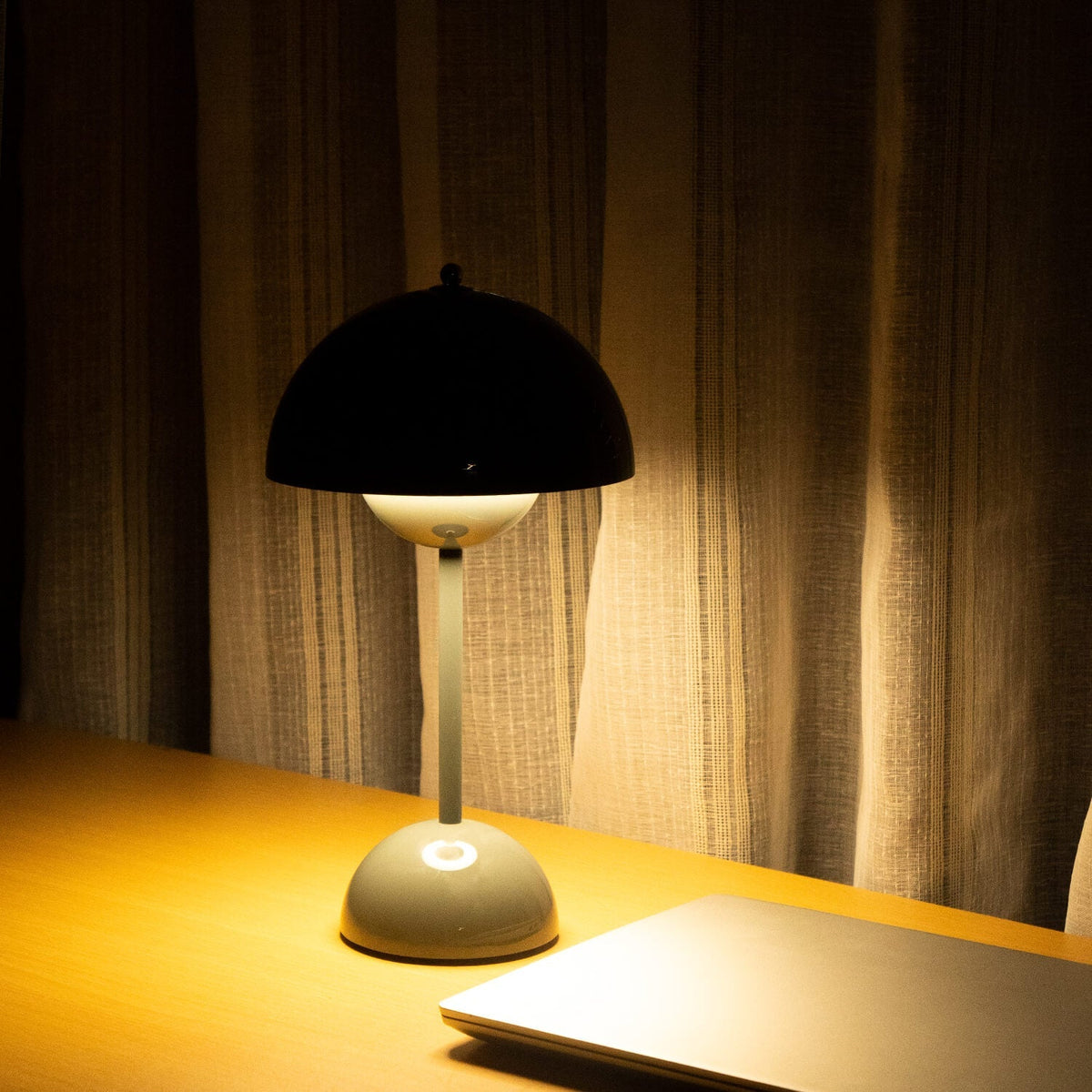 Cordless Table Lamp – LED – Modern – Polycarbonate & Steel