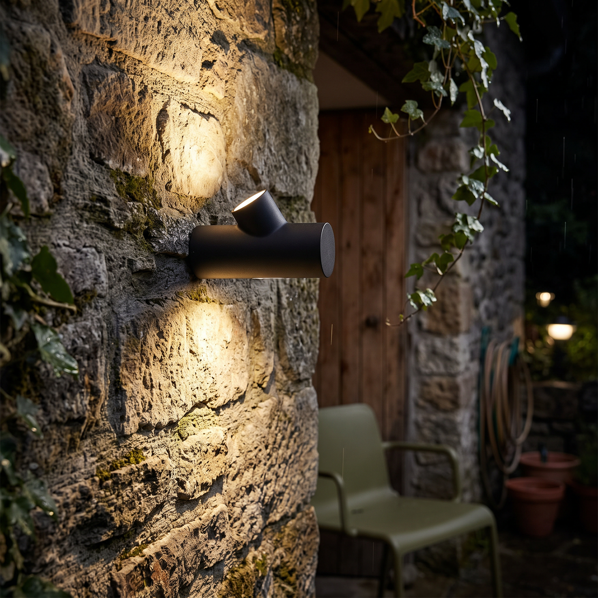 Outdoor Wall Light LED Waterproof detail at night - Ray