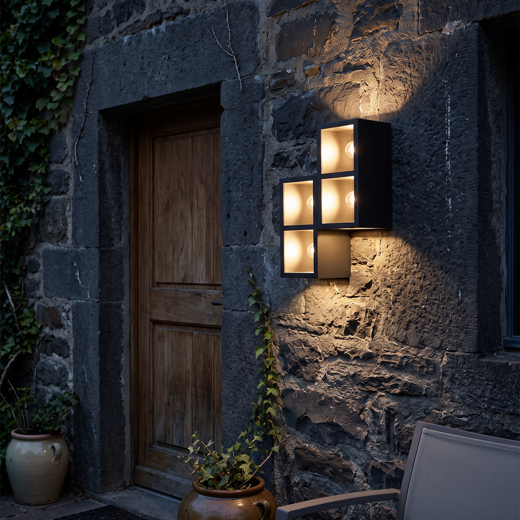 Outdoor Wall Light Black Glass detail at night - Ray