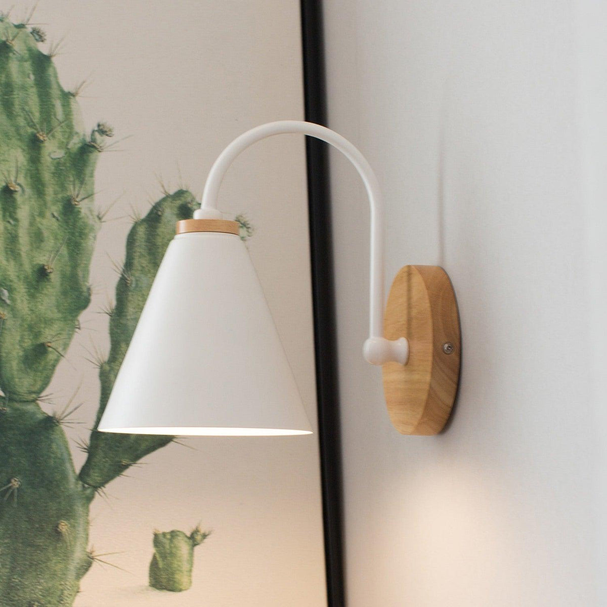 Nordic Wood Wall Light – E27 – Scandinavian – Iron & Wood