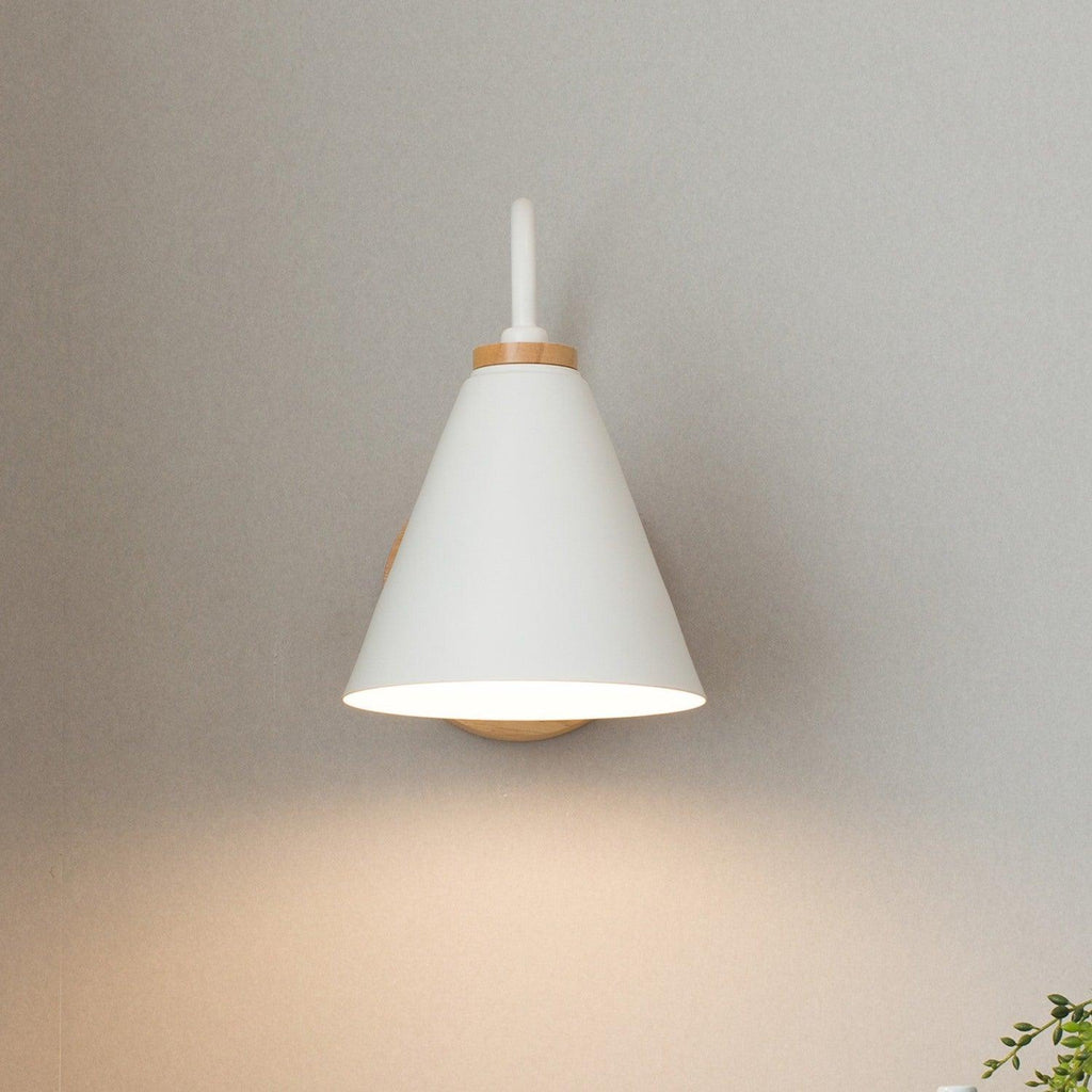 Nordic Wood Wall Light – E27 – Scandinavian – Iron & Wood