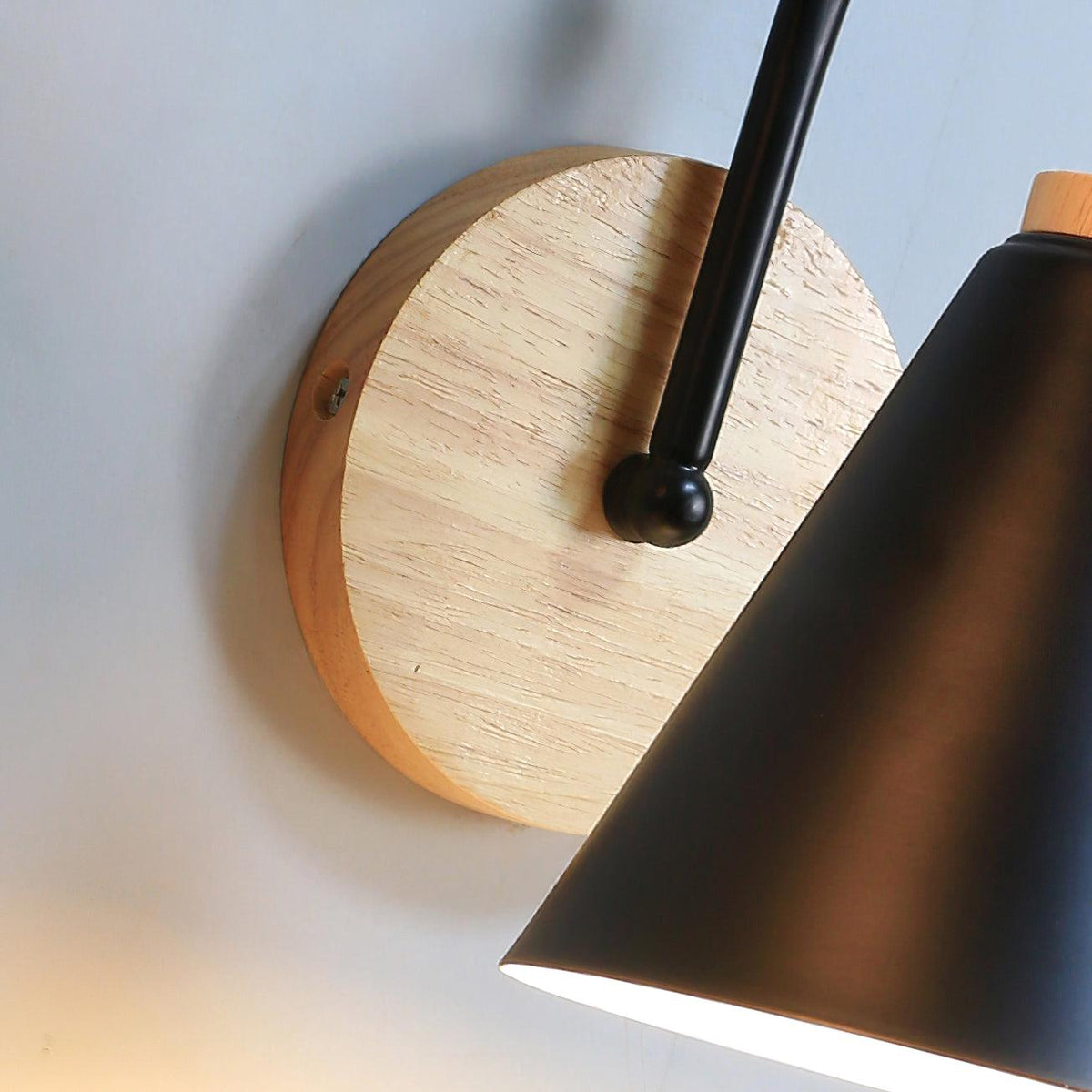 Nordic Wood Wall Light – E27 – Scandinavian – Iron & Wood