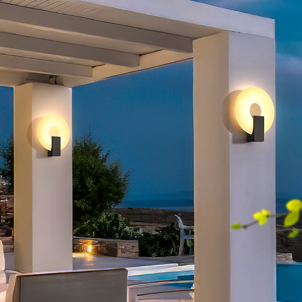 Outdoor Wall Light – LED – Modern – Metal & Acrylic – Black/White