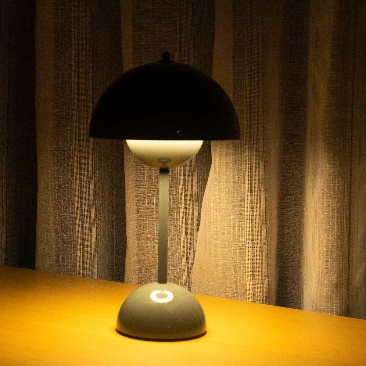 Cordless Table Lamp – LED – Modern – Polycarbonate & Steel