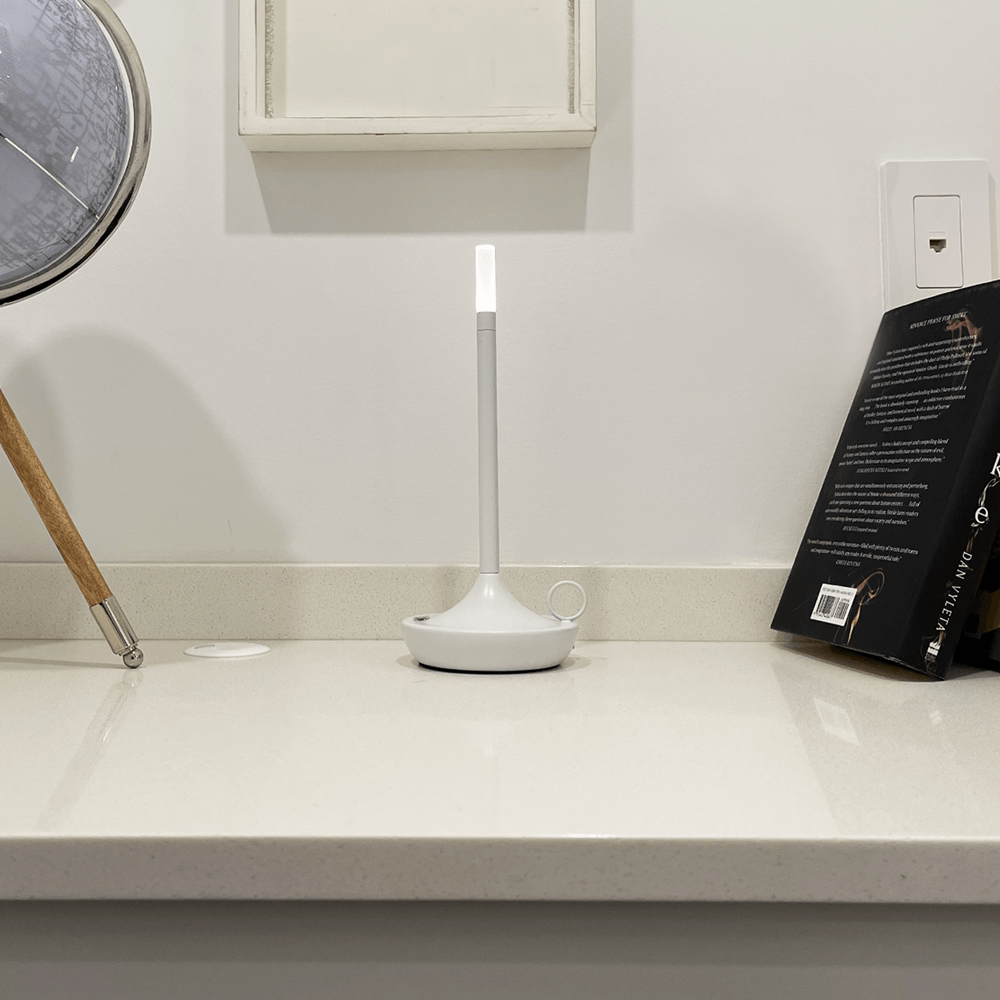 Cordless Candle Table Lamp – Minimalist – Aluminium & Acrylic