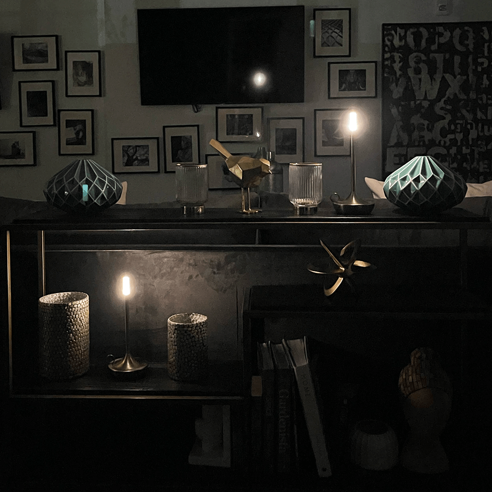 Cordless Candle Table Lamp – Minimalist – Aluminium & Acrylic
