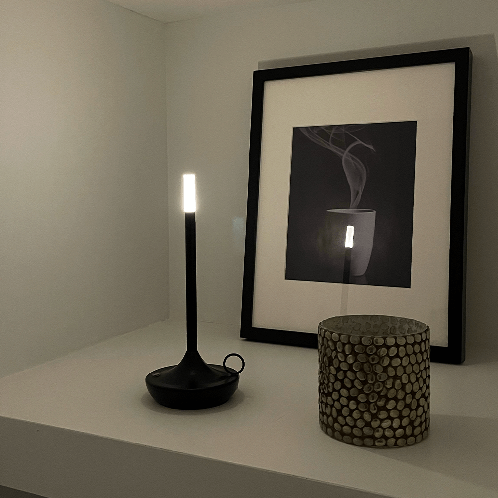Cordless Candle Table Lamp – Minimalist – Aluminium & Acrylic