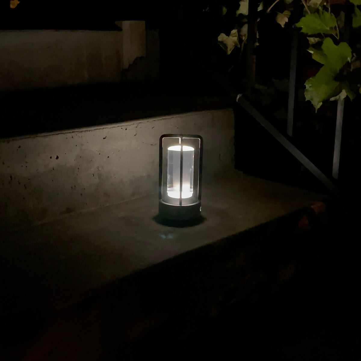 Cordless Lantern Table Lamp – LED – Modern – Aluminium & Acrylic