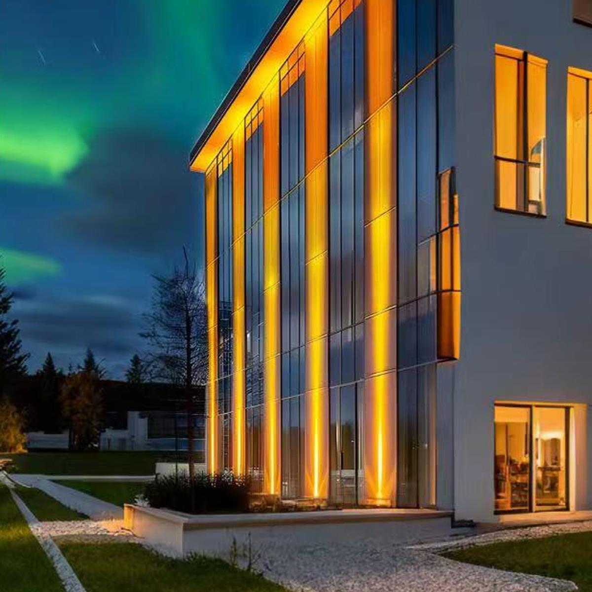 Outdoor Wall Spotlight – LED – Modern – Die Cast Aluminium & Glass
